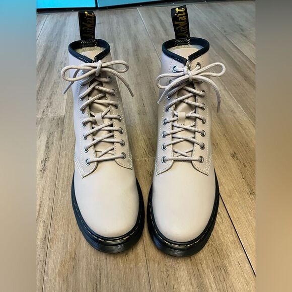 Dr. Martens taupe ankle lace up combat boots. Faux leather size 7 - Picture 4 of 8